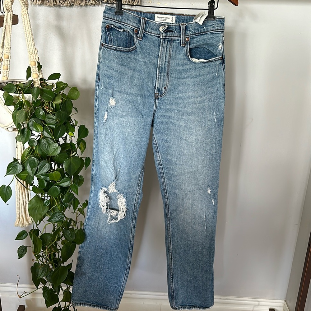 Abercrombie & Fitch The 90’s Straight Ultra High Rise Jean